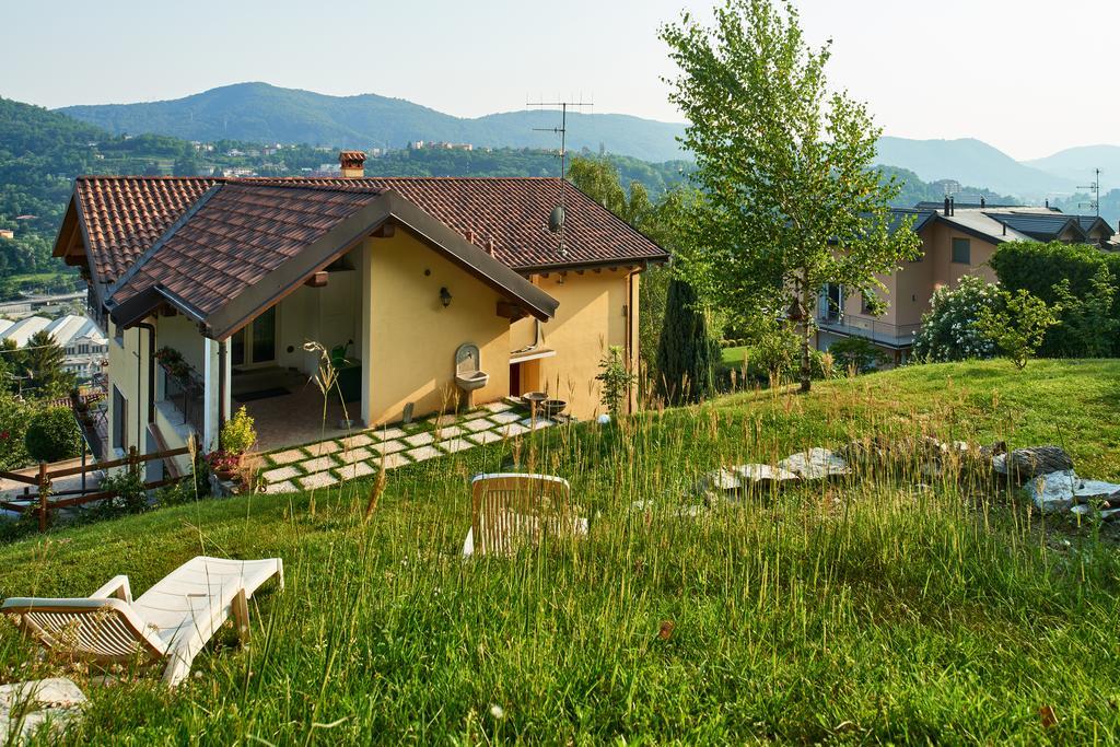 Comova Maslianico Bagian luar foto