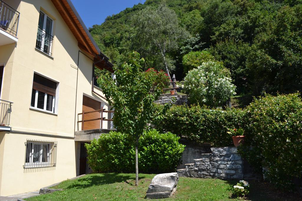 Comova Maslianico Bagian luar foto